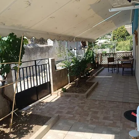 Finas Garden Escape *
